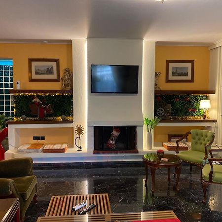 Sarakin'S Mansion Luxury Retreat Apartment Атина Екстериор снимка